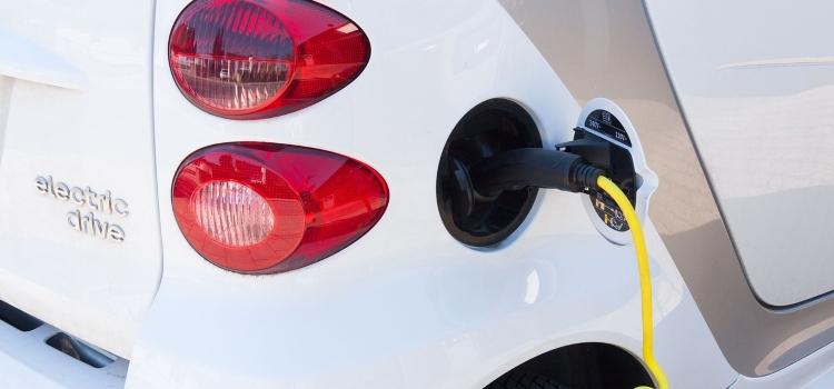 Marquage des connecteurs de chargeurs de batterie dans les voitures électriques