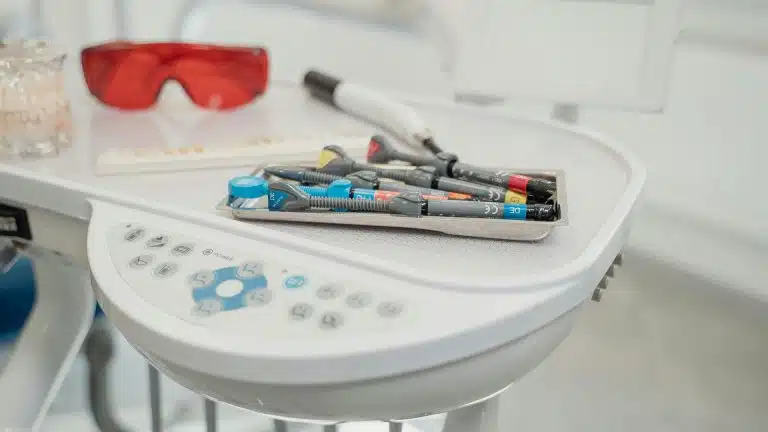 L&rsquo;importance du marquage laser dans la traçabilité et la sécurité des équipements médicaux