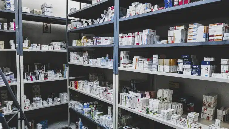 Traçabilité pharmaceutique à l&rsquo;aide de la technologie laser : sécurité et conformité réglementaire